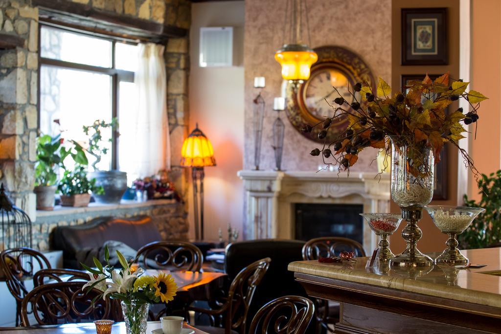 Atrion Highland Hotel エラトホリ エクステリア 写真