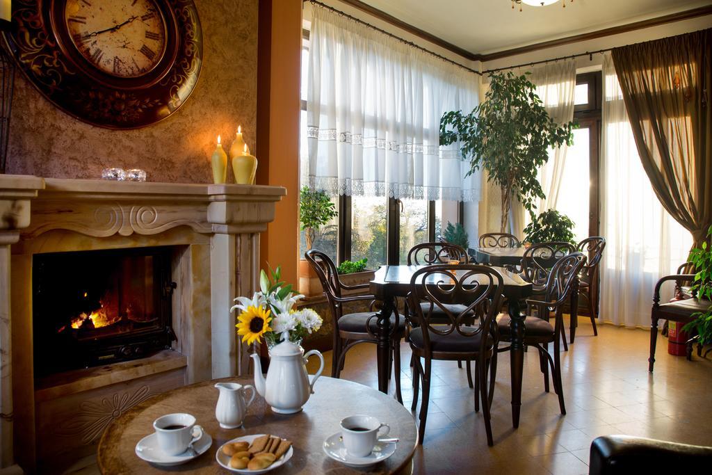 Atrion Highland Hotel エラトホリ エクステリア 写真