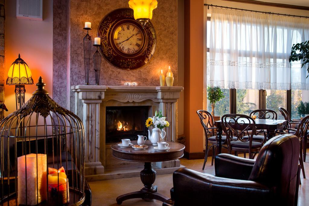 Atrion Highland Hotel エラトホリ エクステリア 写真